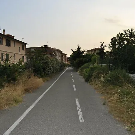 L'orchidea Di Riva ريفا ليجوري